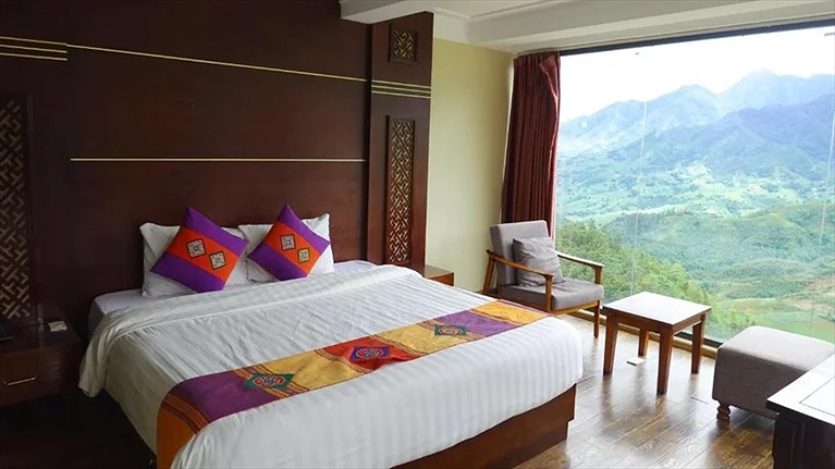 Phòng Deluxe với cửa sổ kính