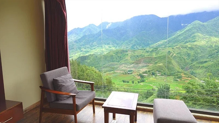 Quang cảnh đồi núi đón ánh sáng tự nhiên