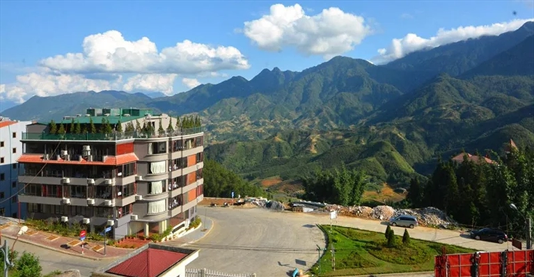 Quang cảnh bên ngoài khách sạn