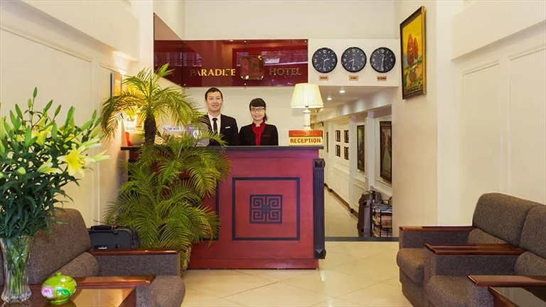 Quầy tiếp tân thực hiện thủ tục check-in & check-out