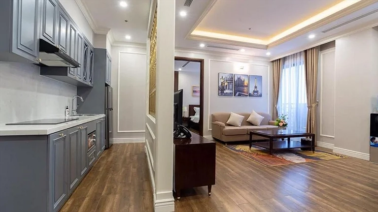 One-bedroom Lakeview Apartment