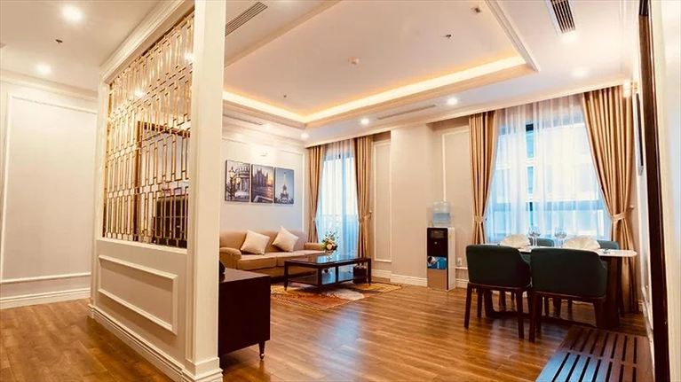 One-bedroom Lakeview Apartment