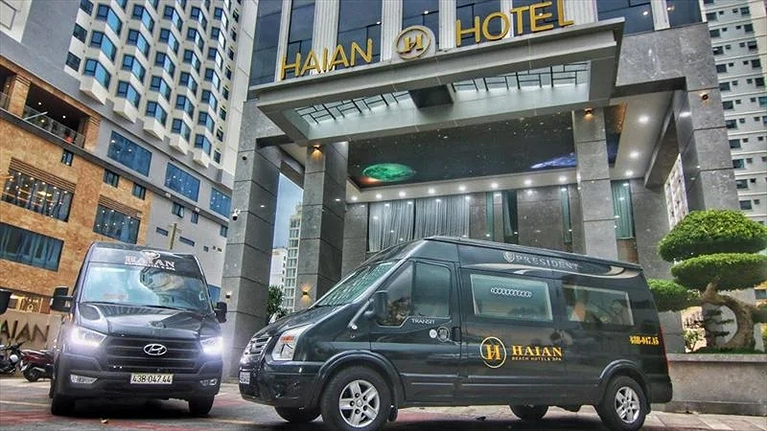 Mặt chính Khách sạn