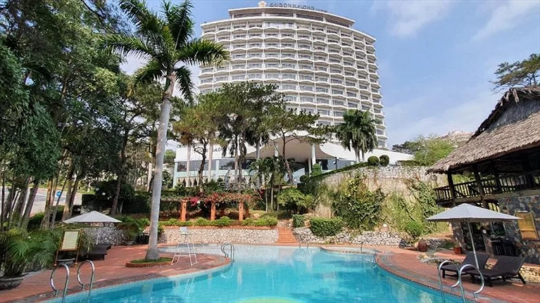 Quang cảnh bên ngoài khách sạn