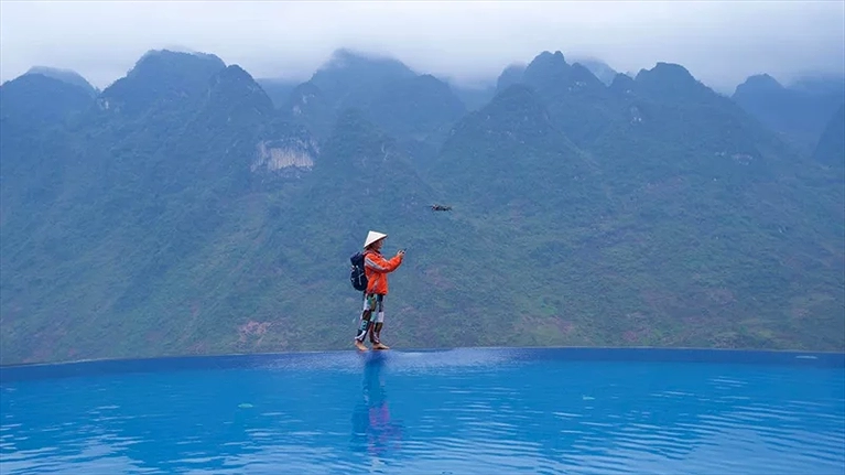 Hồ bơi ngoài trời