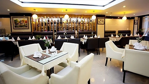 Khu vực nhà hàng và quầy bar