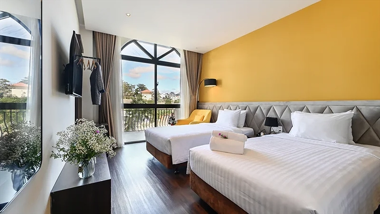 Phòng Deluxe được thiết kế với tông màu hiện đại