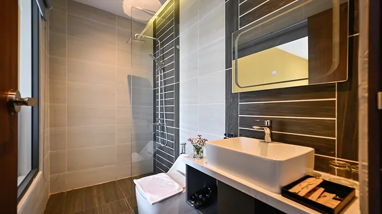 Phòng Deluxe được thiết kế với tông màu hiện đại