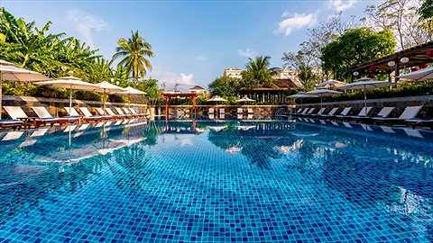 Hồ bơi ngoài trời