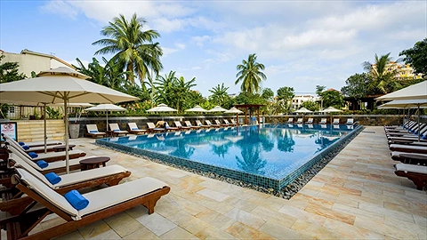 Hồ bơi ngoài trời