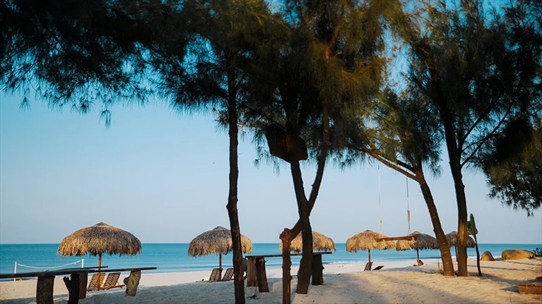 Seawise Seafood Restaurant -vừa thưởng thức các món đặc sản miền biển tươi ngon, vừa ngắm nhìn làn nước biển trong xanh hay nhẹ nhàng lắng nghe tiếng sóng vỗ