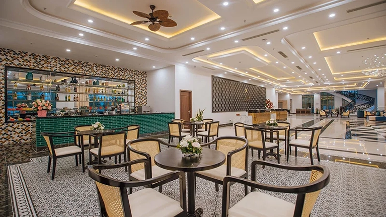 Marble Bar mang đến một khung cảnh trang nhã và thoải mái với ánh sáng ấm áp