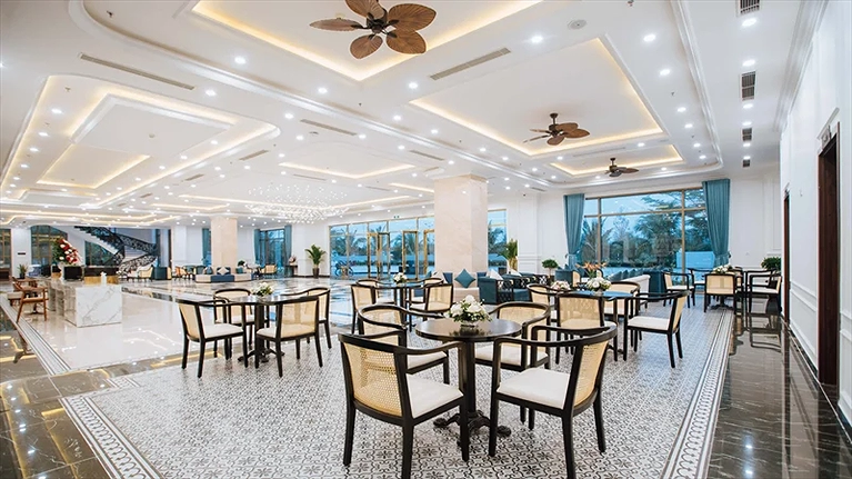 Marble Bar mang đến một khung cảnh trang nhã và thoải mái với ánh sáng ấm áp