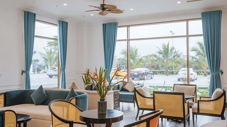 Marble Bar mang đến một khung cảnh trang nhã và thoải mái với ánh sáng ấm áp