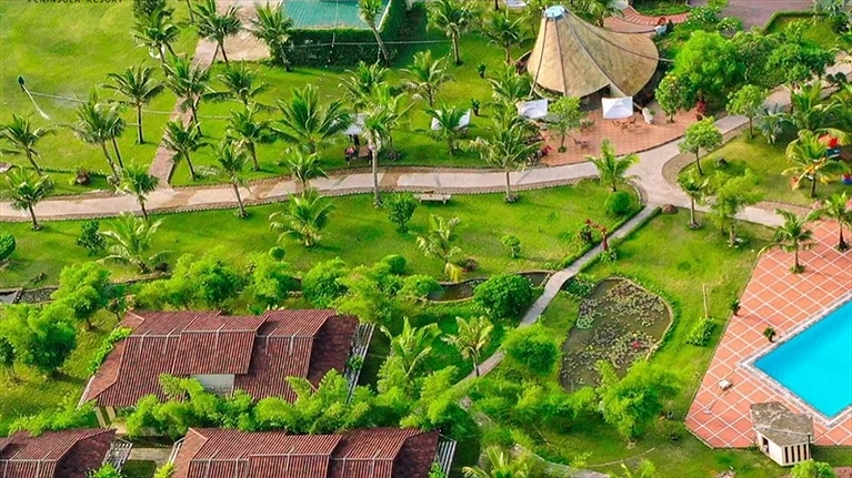 Một màu xanh mát bao phủ khu nghỉ nghỉ mang lại không khí trong lành