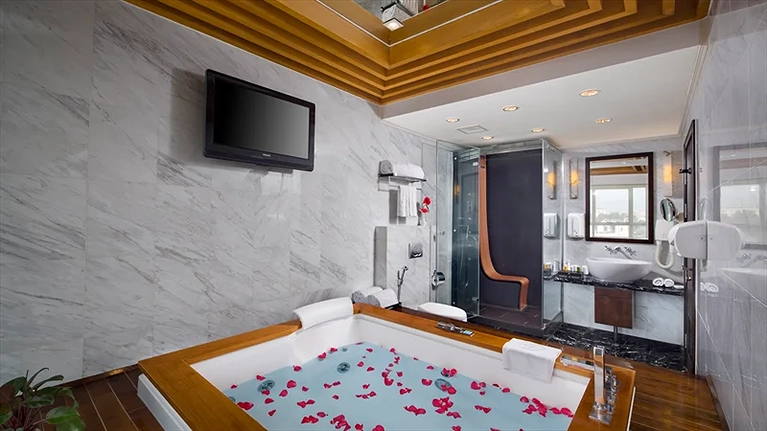 Khách sạn Silk Path Luxury Hà Nội