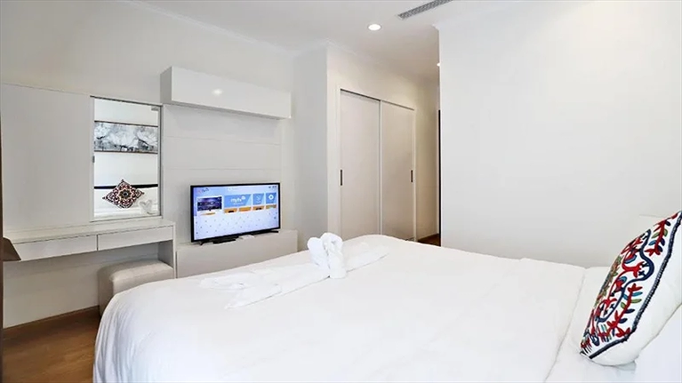 Bom Homestay Vinhomes Times City