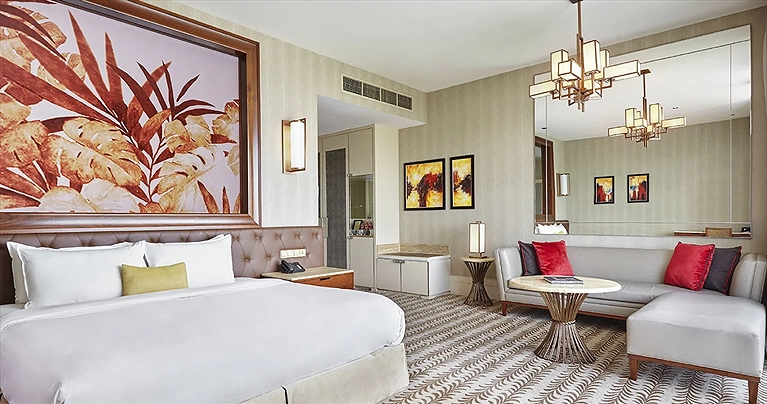 Tận hưởng không gian thư giãn cùng Deluxe Pool Room