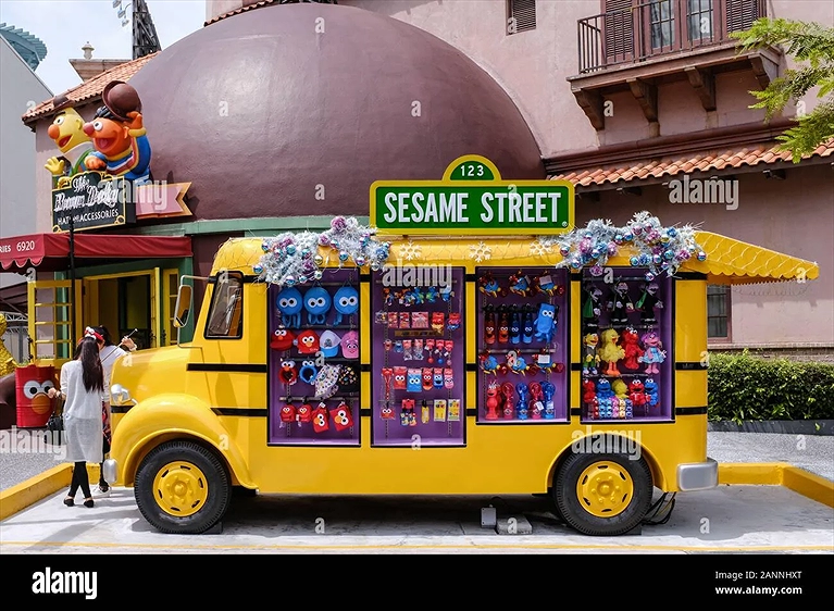 Những quầy hàng được trang trí thành chiếc xe xinh xắn