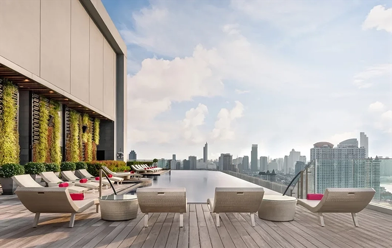 Hồ bơi vô cực ở tầng 26