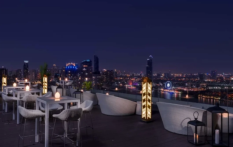 Khung cảnh nhà hàng về đêm