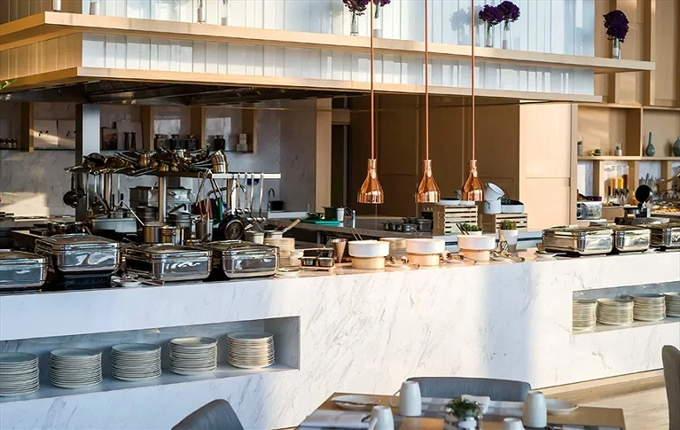 Không gian nhà hàng sạch sẽ, thanh lịch