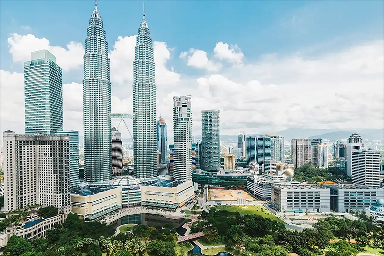 Petronas Twin Towers nhìn từ khách sạn