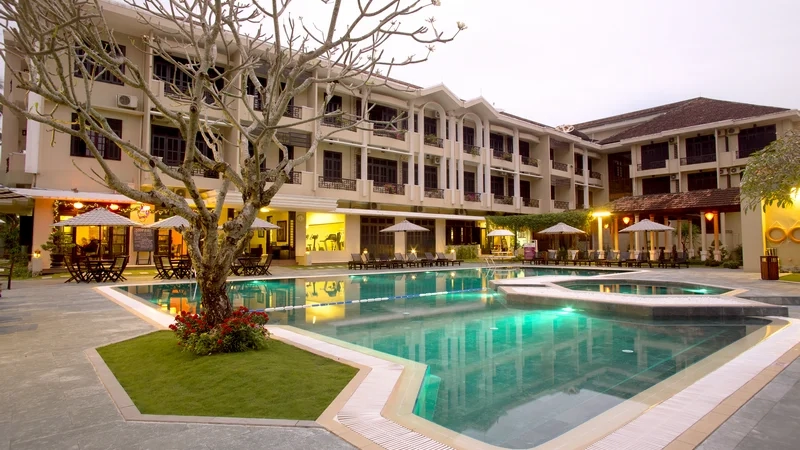 Hồ bơi ngoài trời
