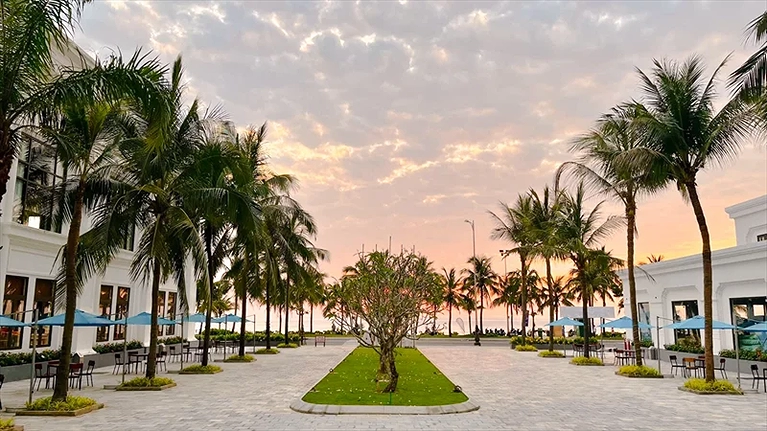 Quang cảnh khách sạn nhìn từ bên ngoài