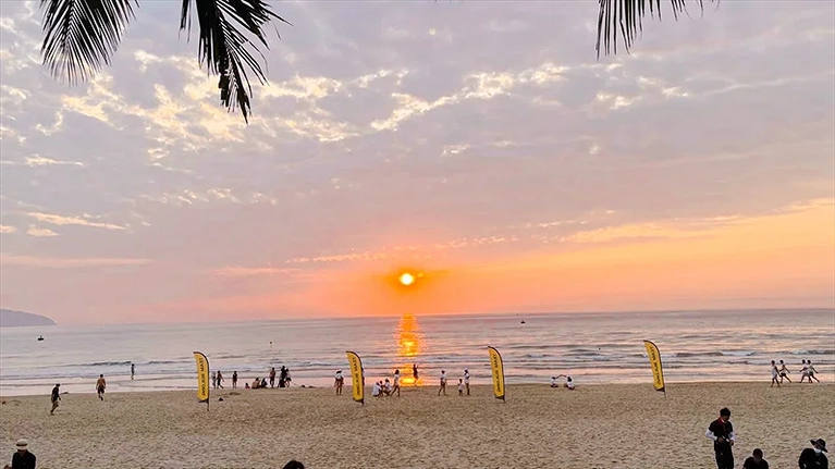 Bãi biển trước khách sạn