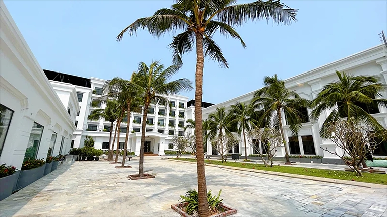 Quang cảnh khách sạn nhìn từ bên ngoài