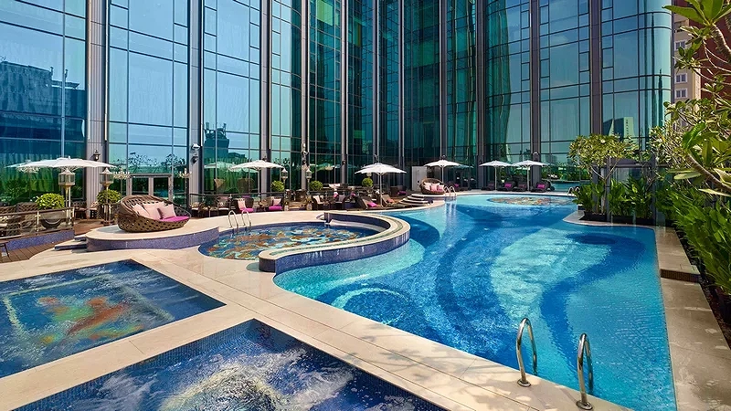Hồ bơi ngoài trời