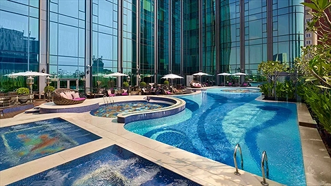 Hồ bơi ngoài trời