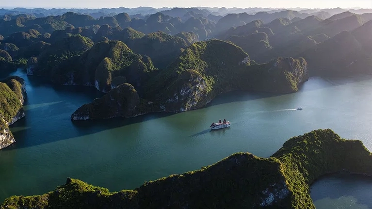 Du thuyền Adela Boutique Lan Hạ