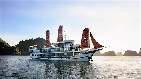 Du thuyền Adela Boutique Lan Hạ