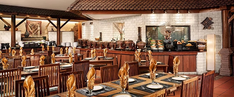 Nhà hàng dùng bữa được trang trí tinh tế