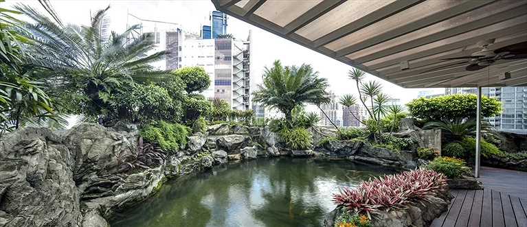 Ngoại cảnh của khách sạn được trang trí gần gũi thiên nhiên