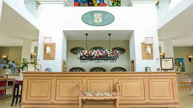 Sảnh Lễ Tân - nơi làm thủ tục check in & check out