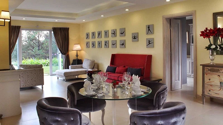 Azalea Villa - Studio Villa 2 Bedrooms