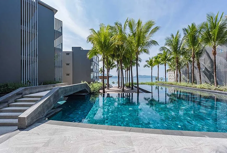 Một góc khác của hồ bơi