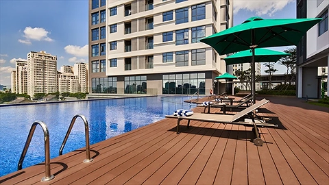 Quang cảnh hồ bơi