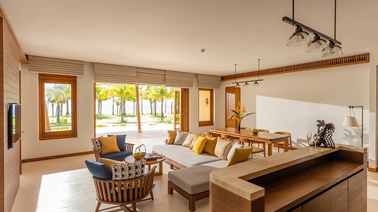 Villa 4 phòng ngủ sát biển