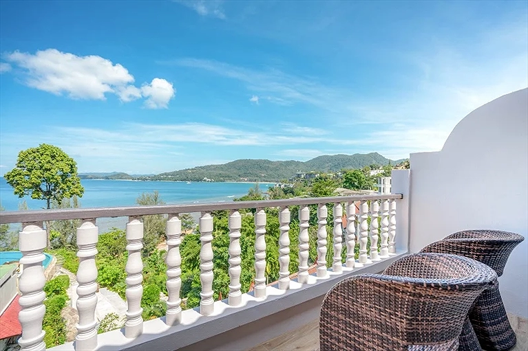 Ban công thoáng mát hít thở không khí trong lành