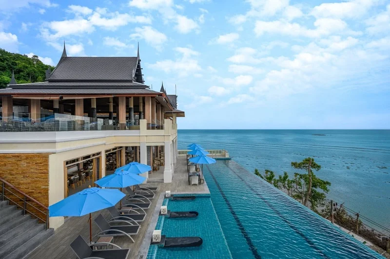 Khu nghỉ dưỡng Namaka Resort Kamala với tầm nhìn tuyệt đẹp ra biển Andaman