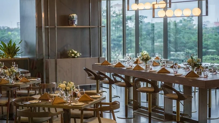 Khu vực nhà hàng phục vụ các món ăn đa dạng