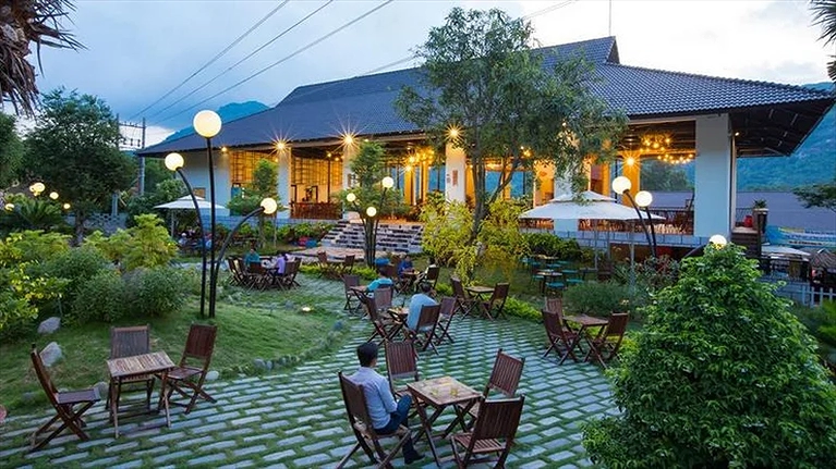 Nhà hàng ngoài trời