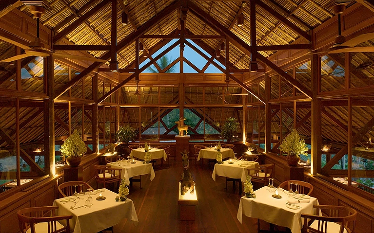 Không gian nhà hàng vô cùng ấm cúng