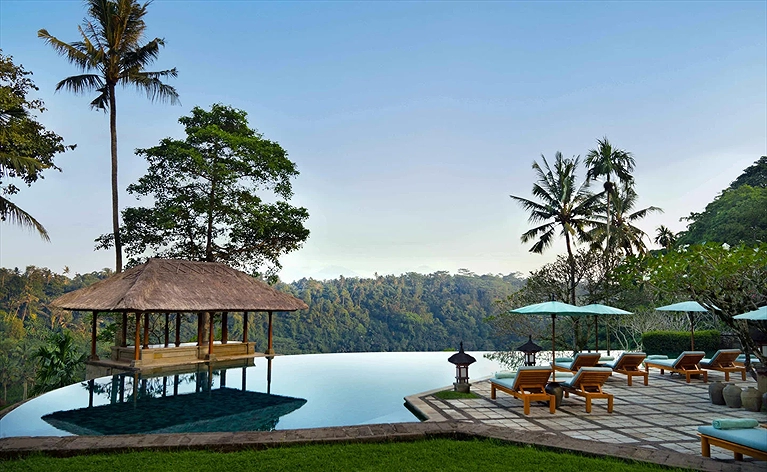 Phong cảnh thơ mộng vào sáng sớm