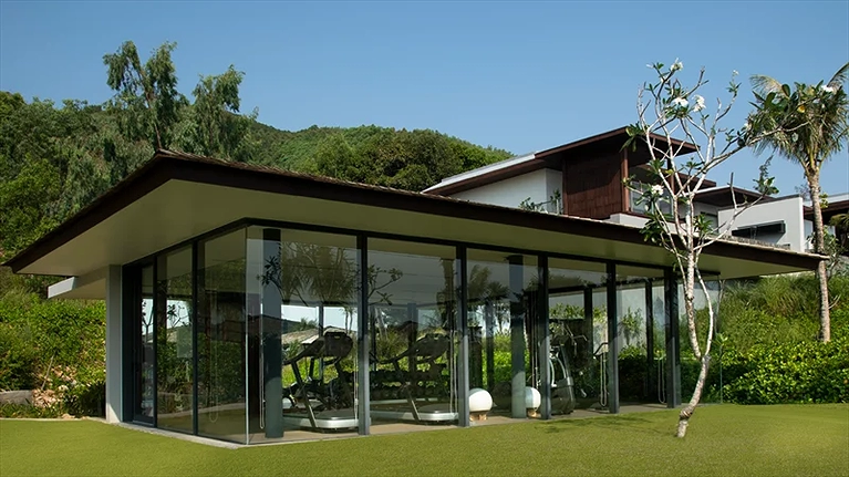 Vách kính mang lại cảm giác không gian bất tận