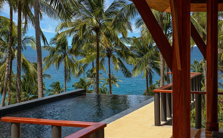 Hồ bơi và biển chỉ cách Quý khách vài bước chân